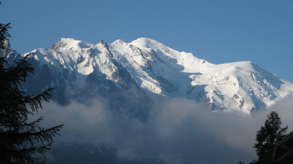 Vue panoramique du Mont Blanc depuis une location à la saison ou à la semaine à Chamonix.